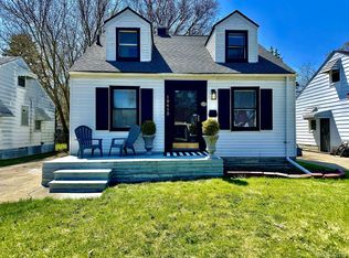 19412 Kenosha St, Harper Woods, MI 48225