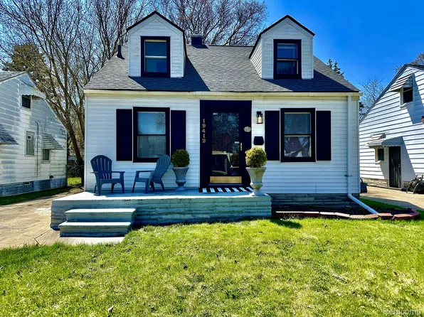 19412 Kenosha St, Harper Woods, MI 48225