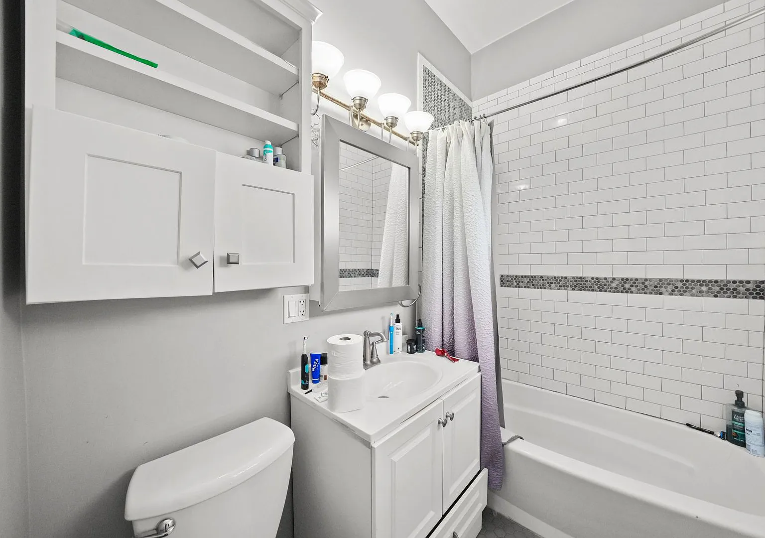 1307 S Ashland Ave. Spacious Home with 4 bedrooms — Photo 4