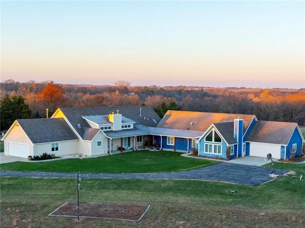 724 E 715th Rd, Lawrence, KS 66047