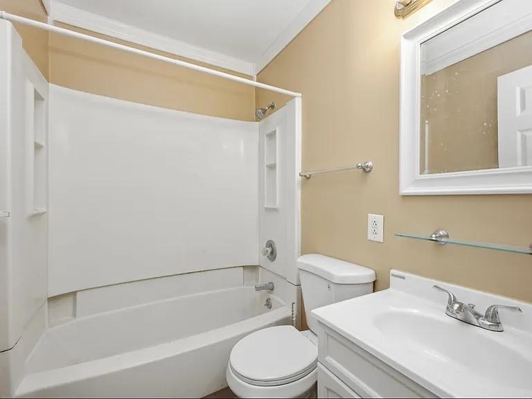 510 W Market St — Photo 13