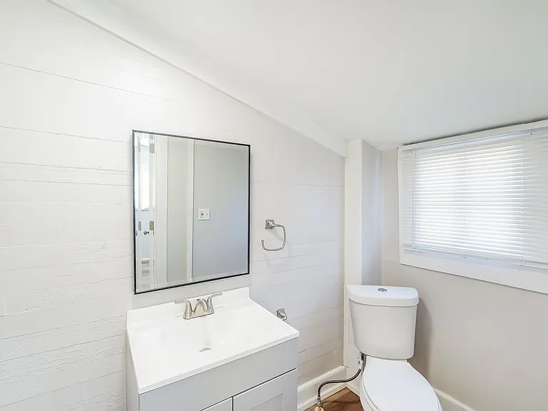 767167_029_bathroom_13298811.jpg