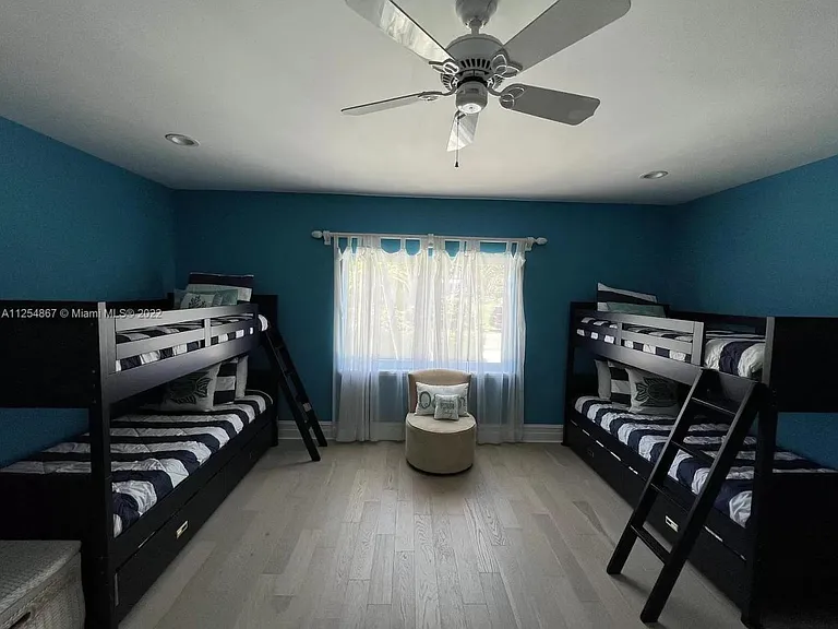 124 S Indies Dr — Photo 14