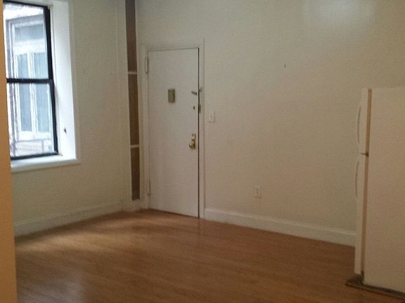 3rd image of 354 E 21st St APT 4A