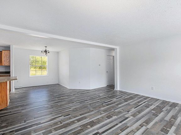 5th image of 5820 Pine Aire Dr