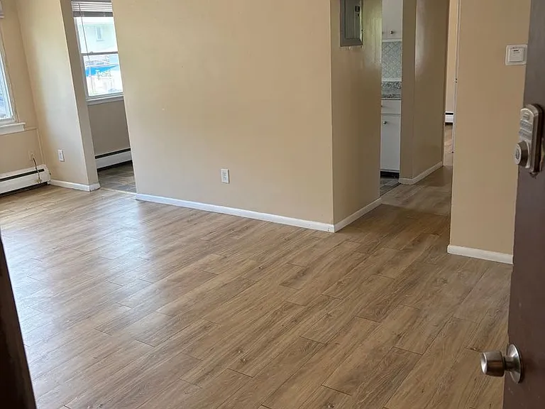 1015 York Ave — Photo 31