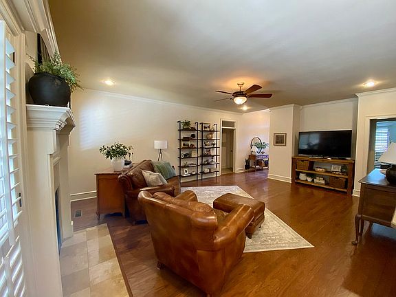 5th image of 9625 Westlake Cir