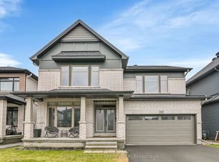 202 Zinnia Way, Ottawa, ON K4M0L4