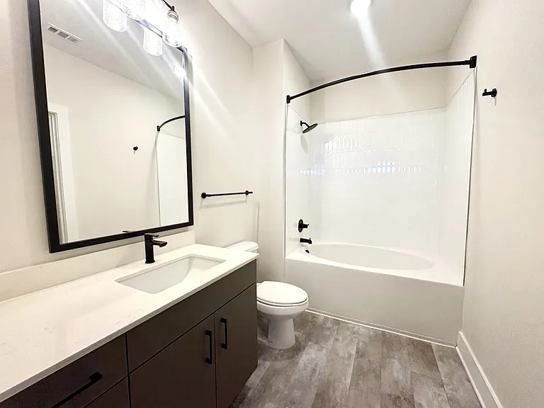 District at Riverside Apartments — Photo 82