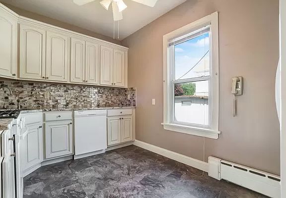 4th image of 4121 Avenue S