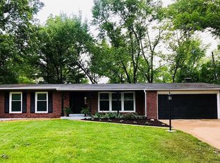 363 Greenbriar Ln, Ballwin, MO 63011