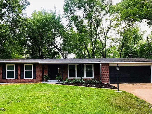 363 Greenbriar Ln, Ballwin, MO 63011