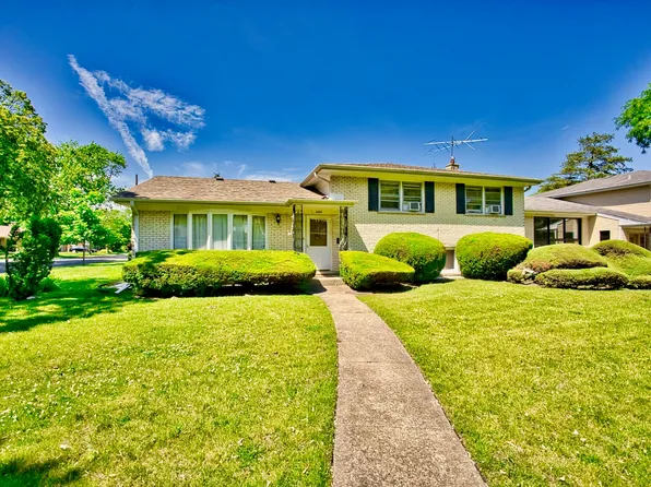 4454 Concord Ln, Skokie, IL 60076