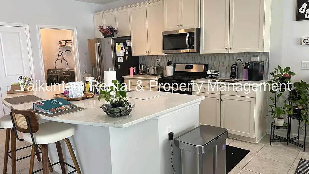 Building Photo - 226 Golden Fern Dr