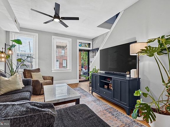 5th image of 631 S Grundy St