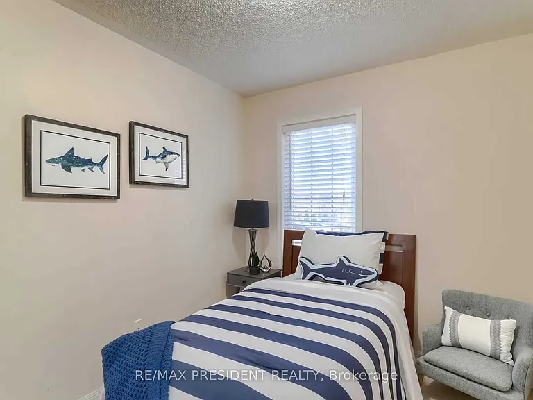 55 Eastway St — Photo 8