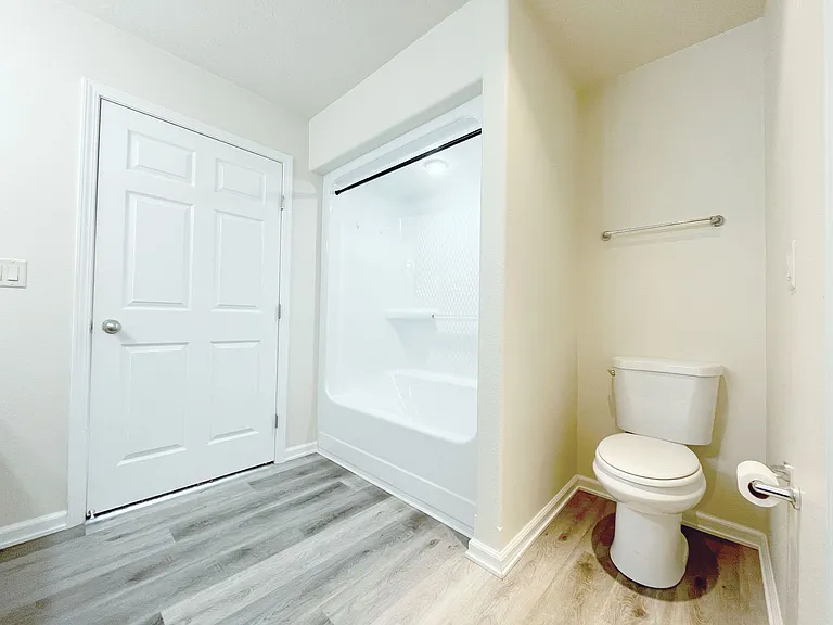 The Heights Apartments — Photo 14