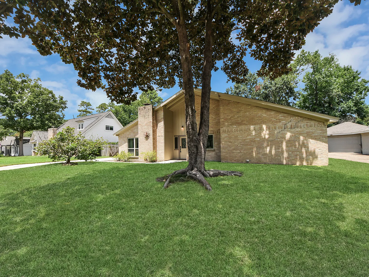 4 bed, 1918 sqft, $6,500 — Photo 2