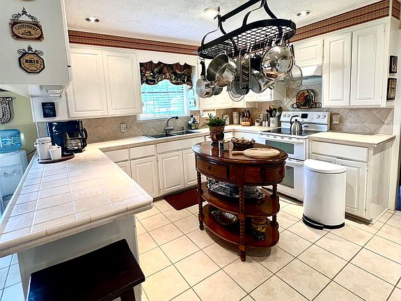 5th image of 101 Shawnee Cir