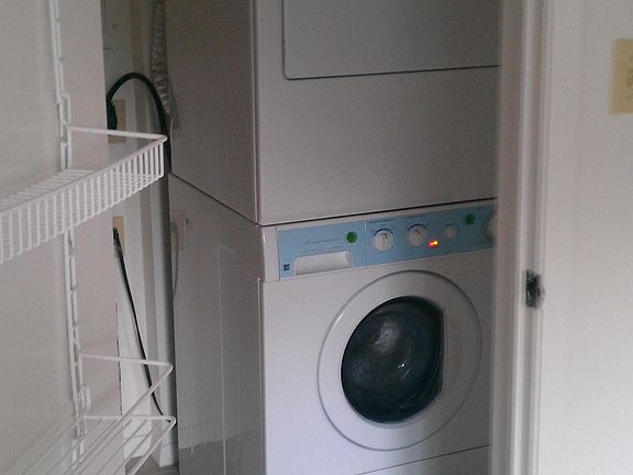 3rd image of 800 E Henry Clay St APT 307
