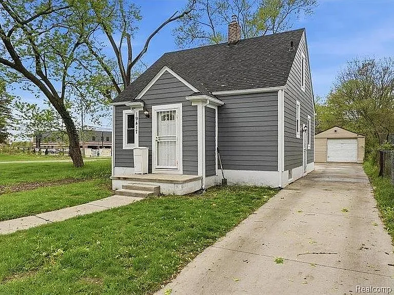 19417 Glastonbury Rd — Photo 2