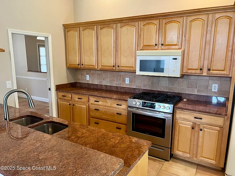 2372 Windham Dr — Photo 4