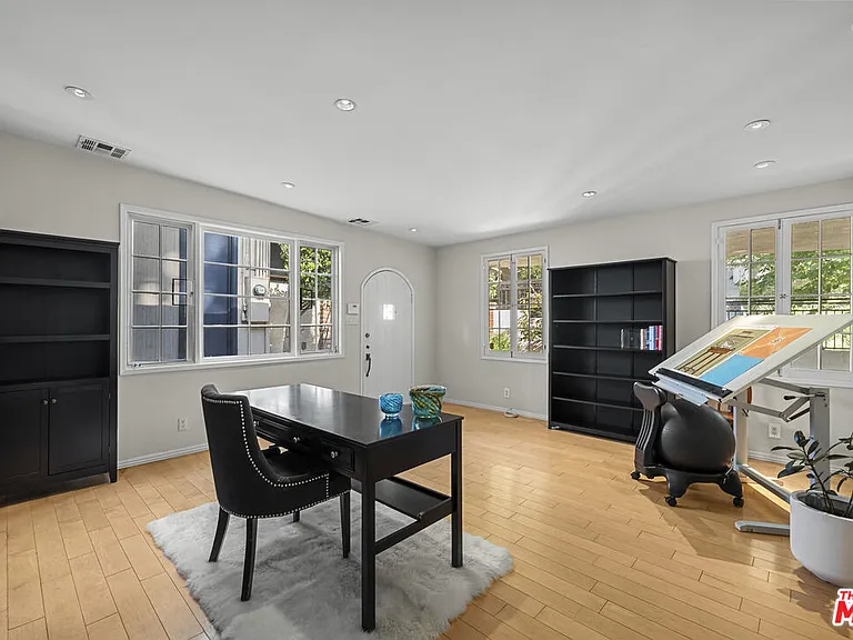 2377 N Beverly Glen Blvd — Photo 20