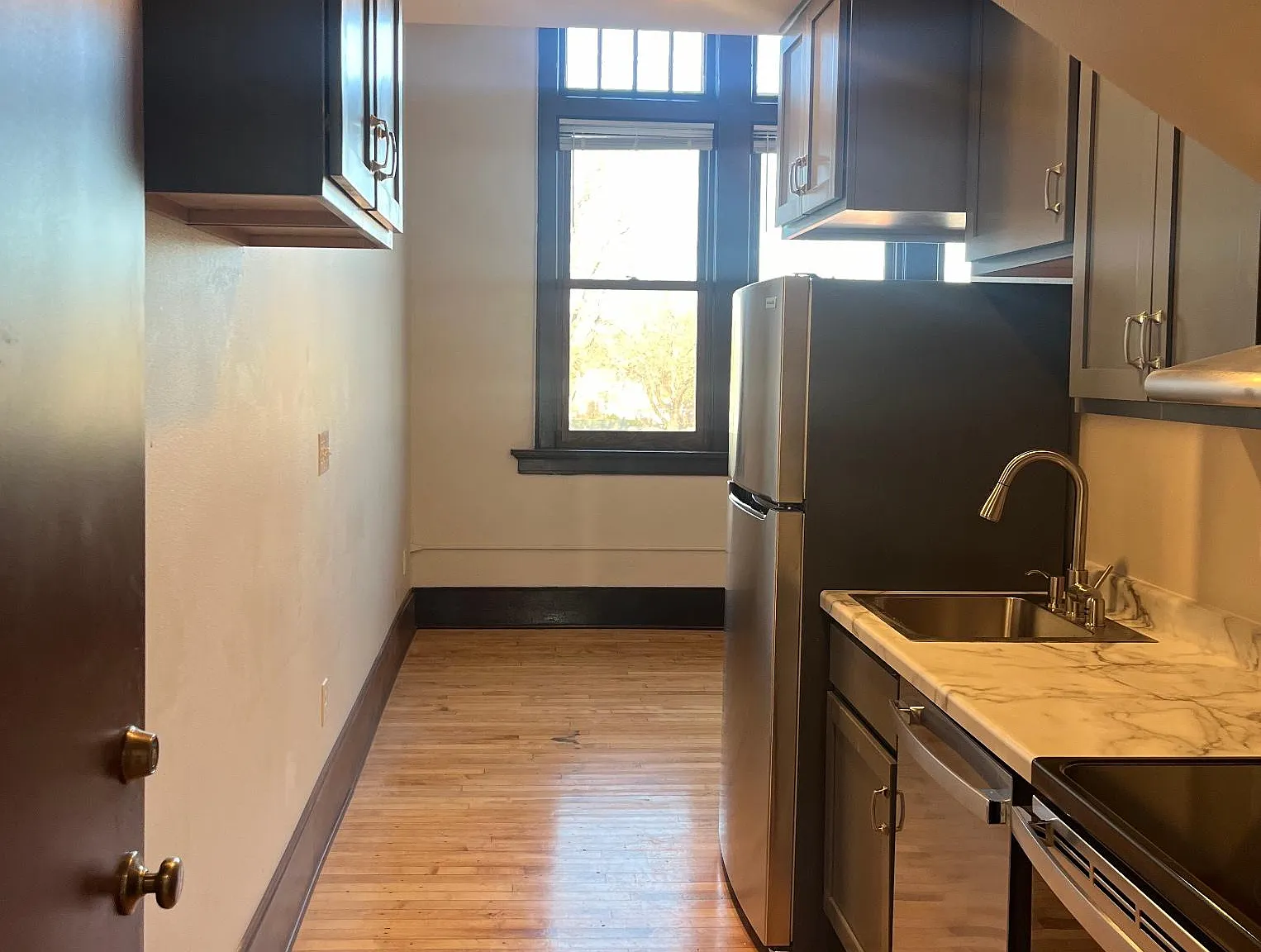 Studio, $1,000 — Photo 4