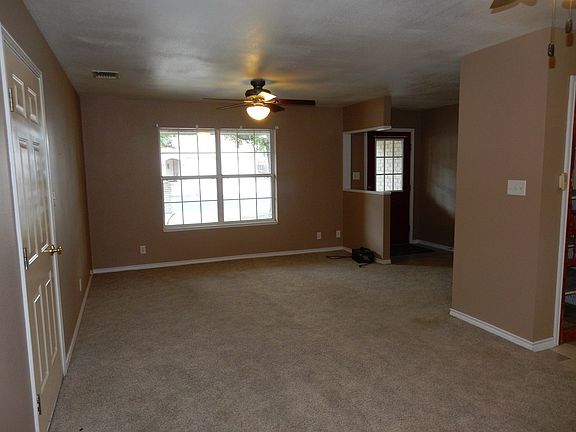 5th image of 717 Dawn Ln