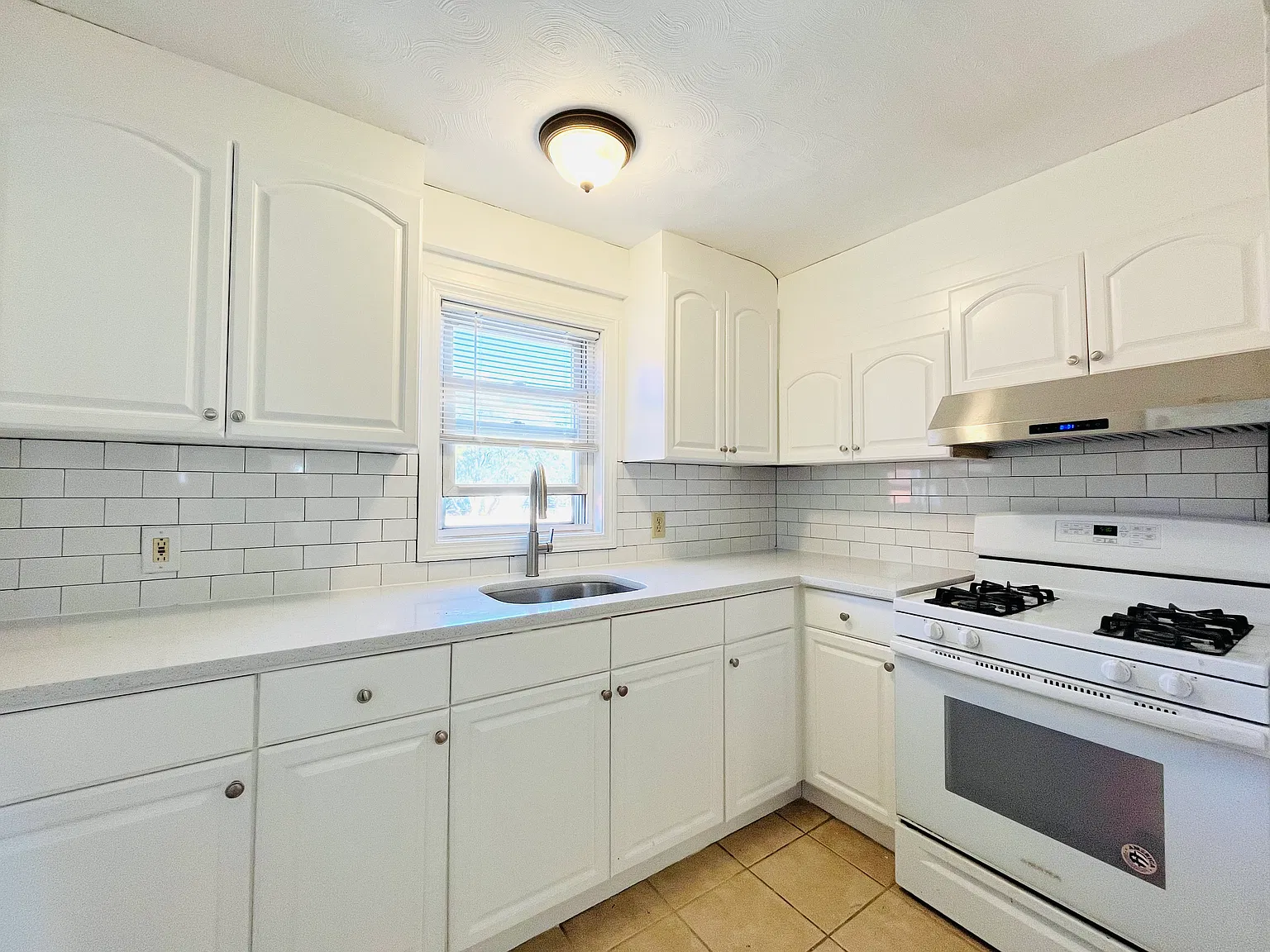 2 bed, $1,600 — Photo 2