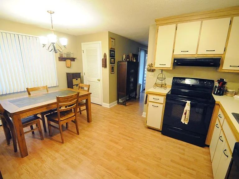 1810 Skyline Dr — Photo 26