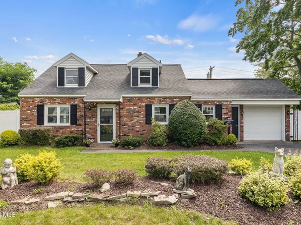 1021 Roberta Road, Schenectady, NY 12303