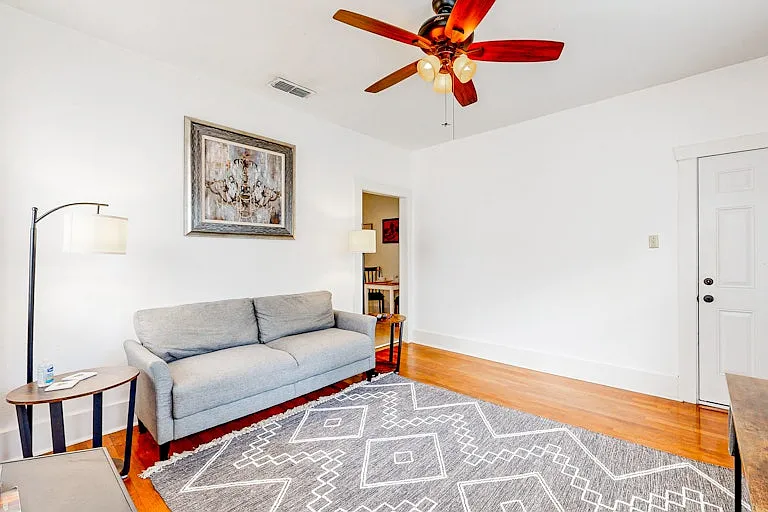 1 bed, 800 sqft, $1,800 — Photo 4