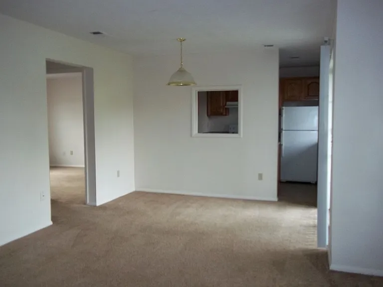 Windsor Gardens Apartments — Photo 39