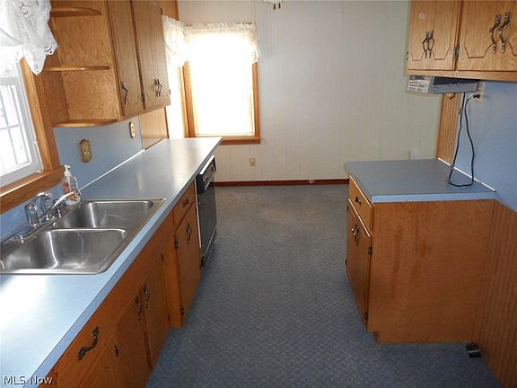 2nd image of 608 Oak Ave SW