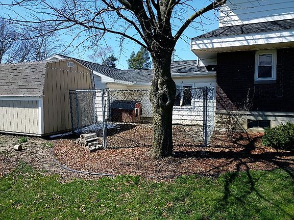 5th image of 9747 Saginaw St