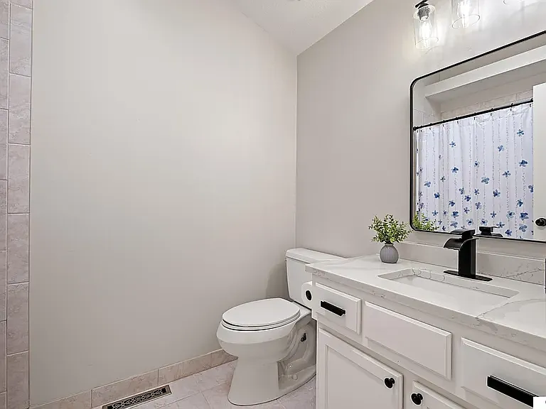1315 S 169th Ave — Photo 21