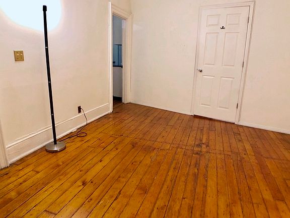 5th image of 309 E 52nd St #2A