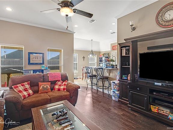 5th image of 607 Bloomington Ln