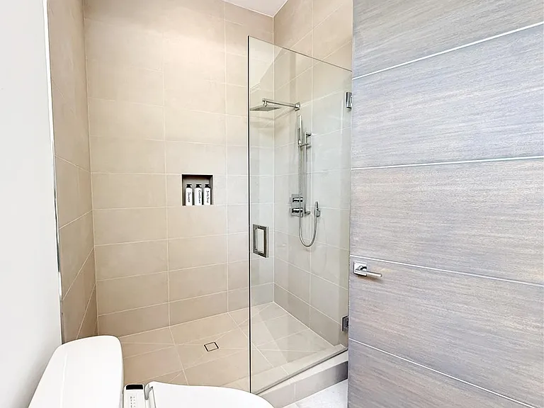 415 N Martel Ave — Photo 15