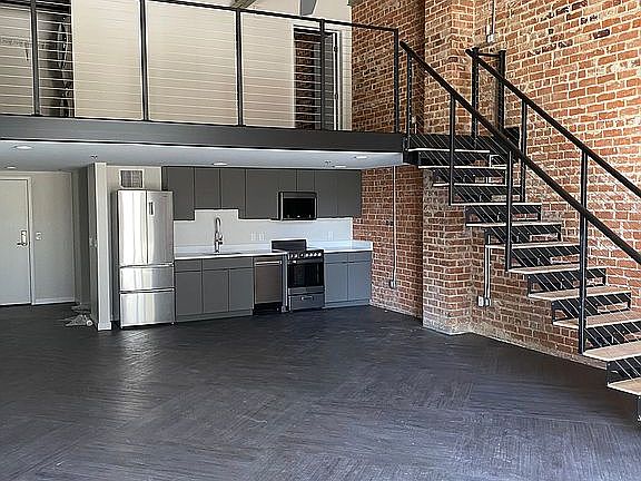 2nd image of 124 E Broadway Blvd #29h79fjn2