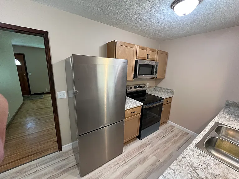 3301 S Ida Ave — Photo 2