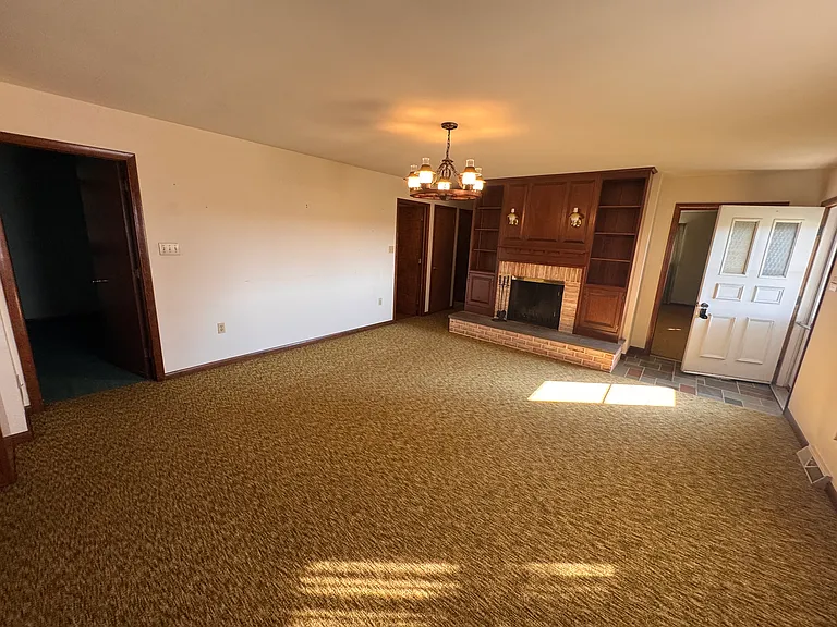 1136 Lexington Rd — Photo 12