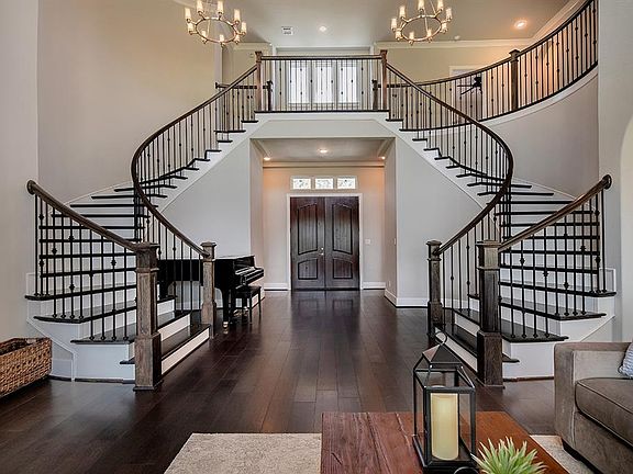 3rd image of 24 Waterbridge Dr