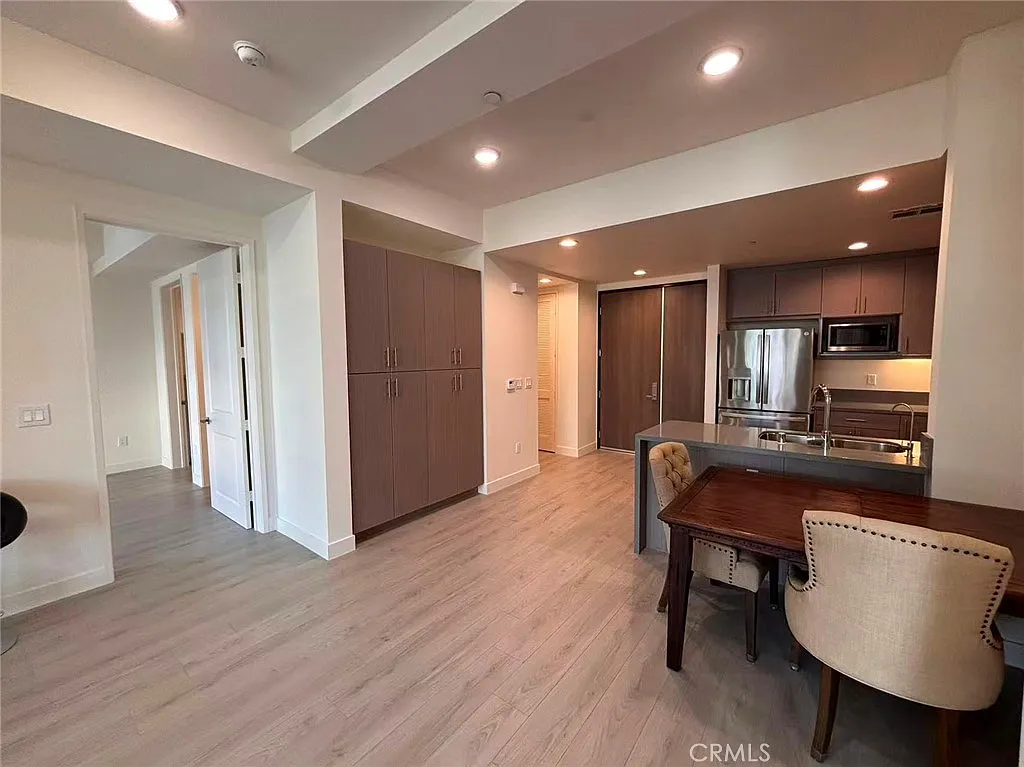 2 bed, 2.5 bath, 1200 sqft, $3,950 — Photo 2