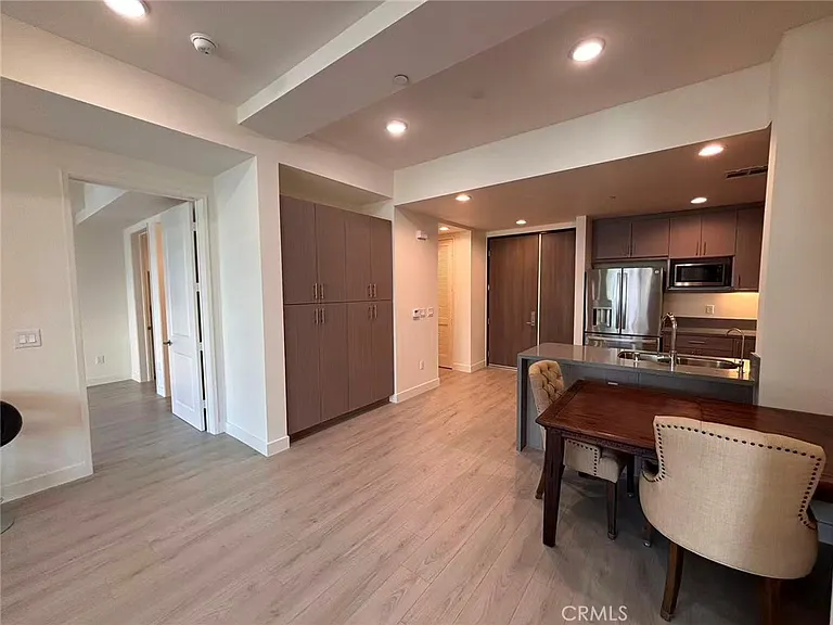 168 S Monterey St #407 — Photo 2