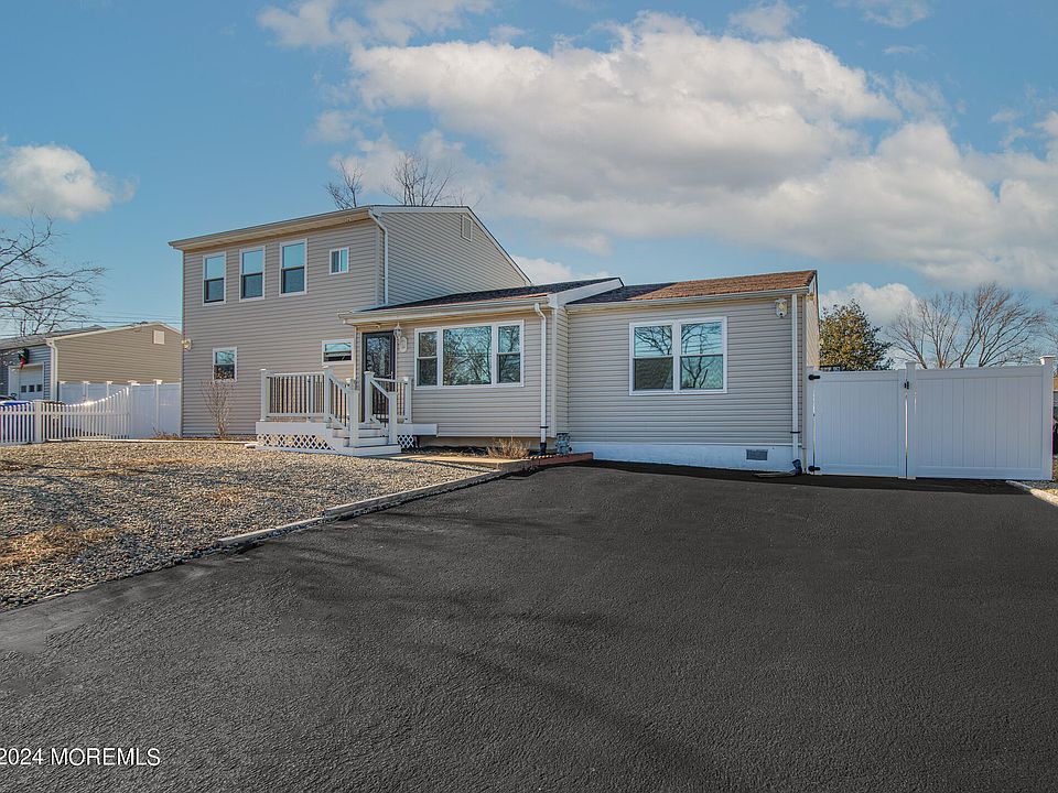 1st image of 958 Mercer Drive