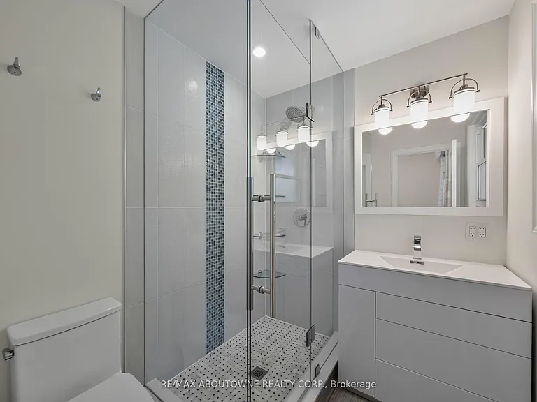2130 Greenhurst Ave #UPPER — Photo 12