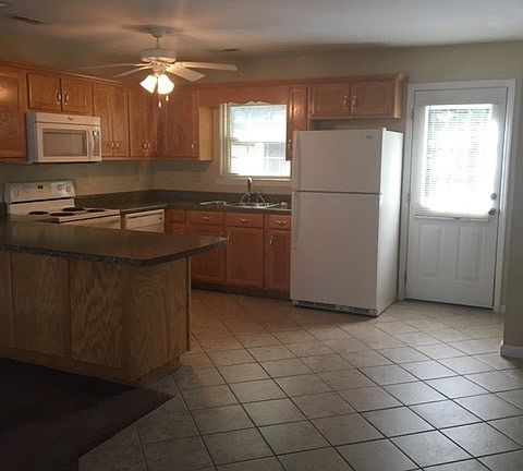 5th image of 3526 Walnut Grove Ln NE