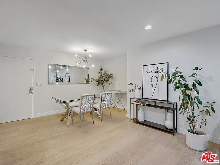 1134 Alta Loma Rd #203 — Photo 8
